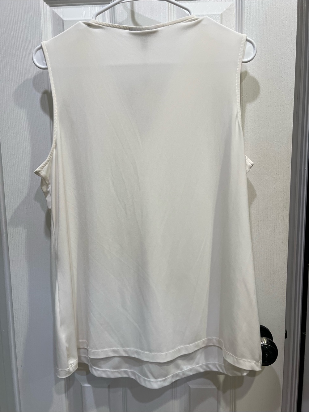 Dana Buchman Cream V-Neck Sleeveless Shells Top - Picture 7 of 7